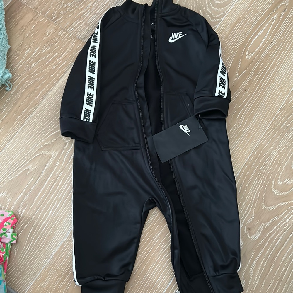 NWT Nike Boys 1 piece Zip Up